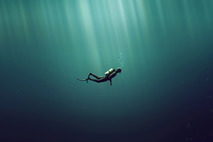  غواص در اعماق زیر آب