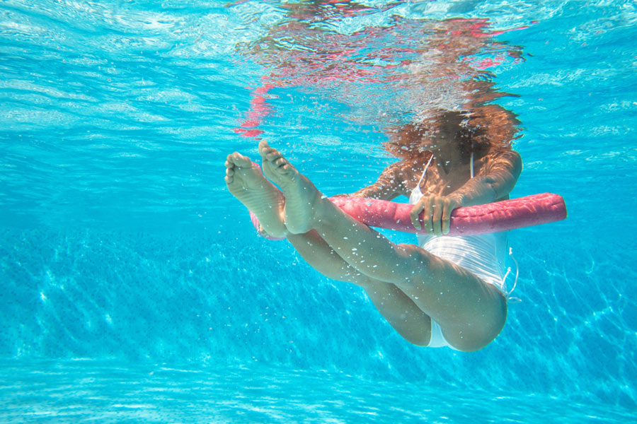 woman strengthening her core through water exercise