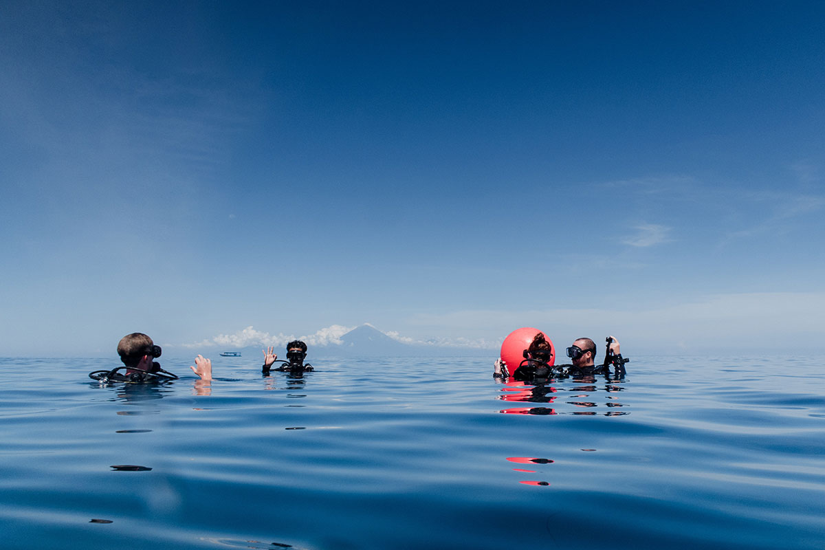 scuba diving for beginners group of divers for diving certification